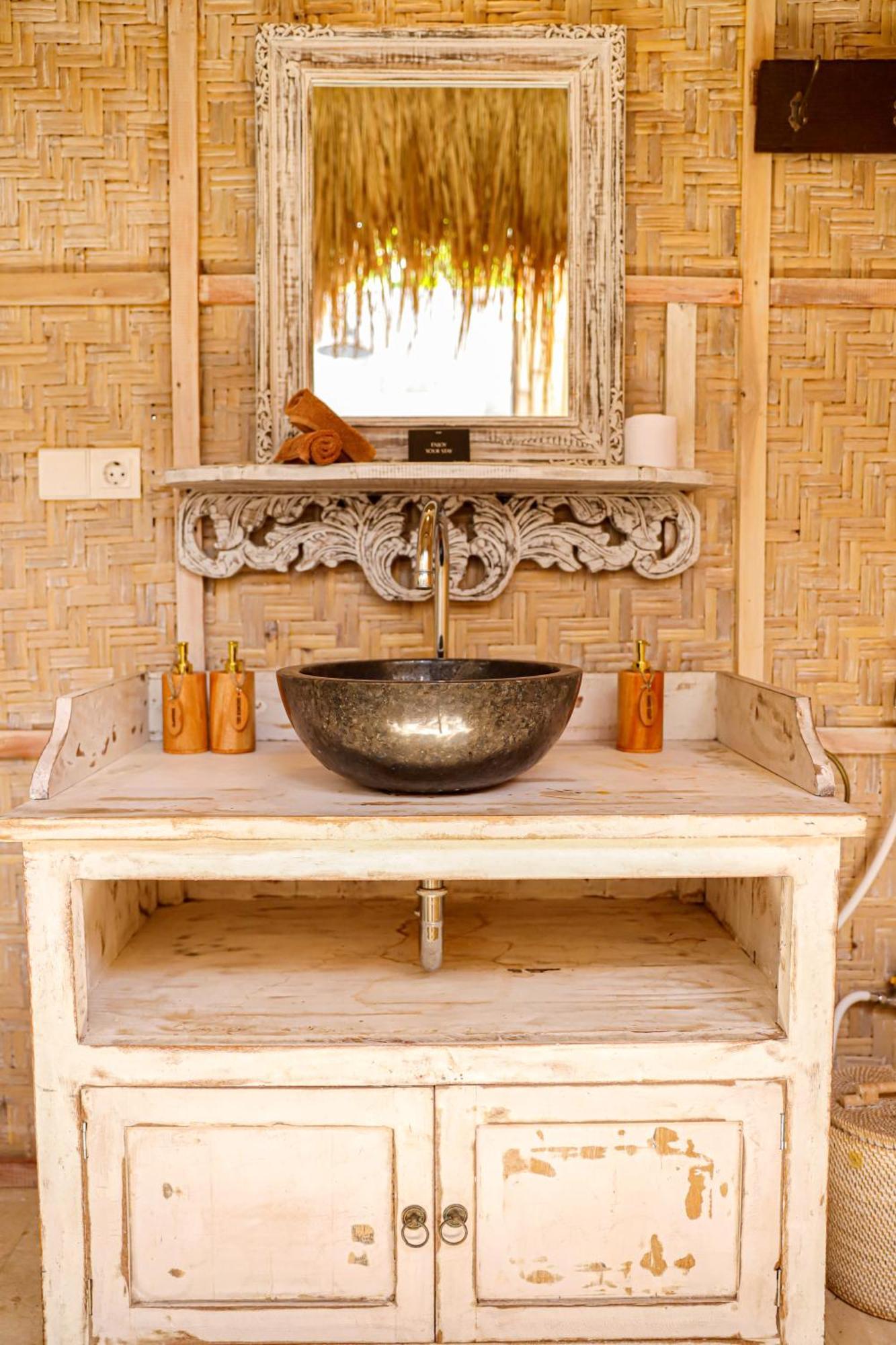 Amahelia Luxury Resort & Restaurant - Gili Asahan Exterior foto